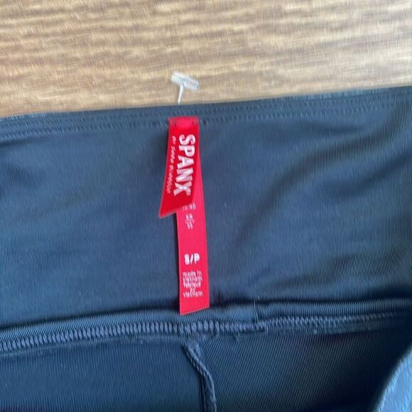 SPANX faux leather sequin black size small petites leggings NWOT - Picture 9 of 13